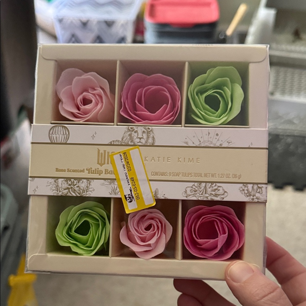 Katie Kime Rose Scented Tulip Bath Petals - Cream & Gold Box